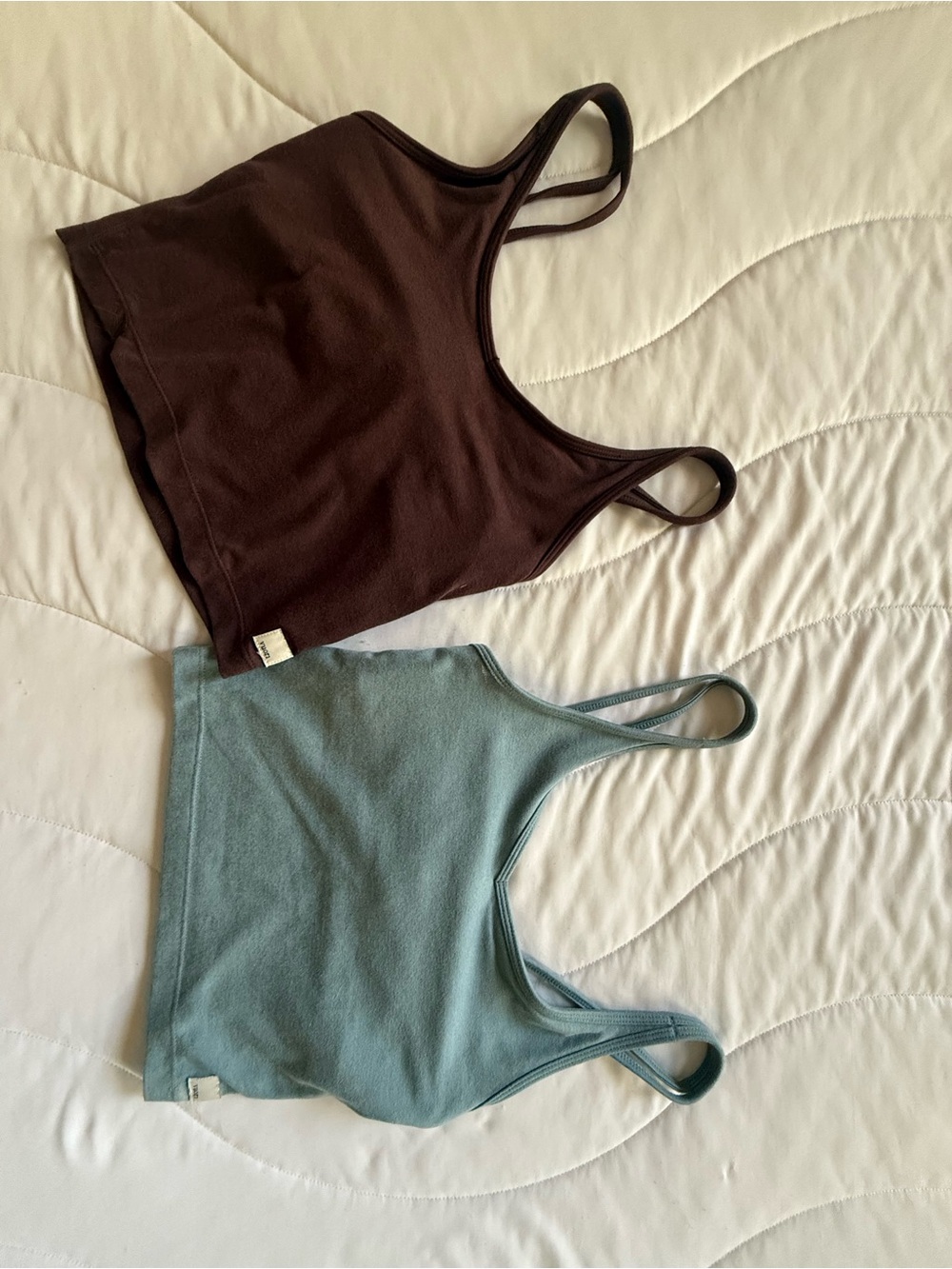 Vuori Crop Tops w/built in bra (XS)